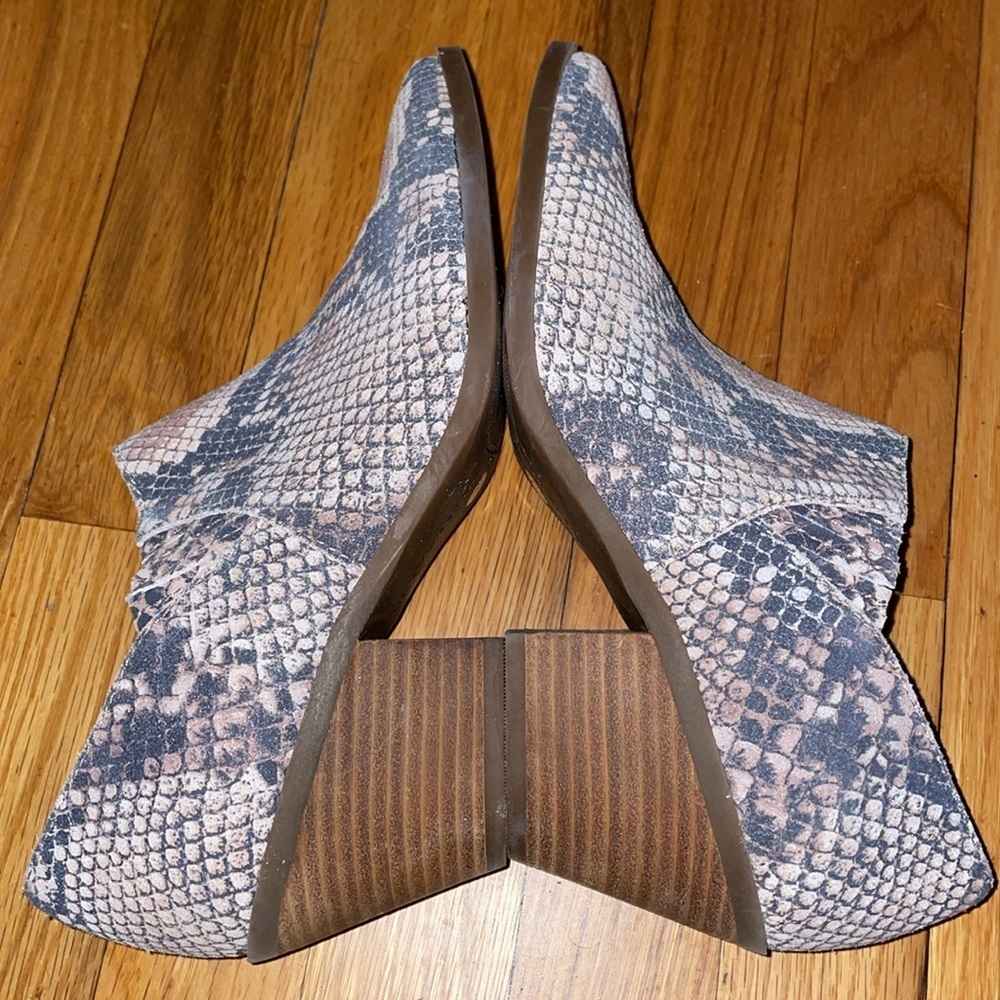 Lucky Brandy Tabea Leather Snakeskin Pattern Shoe/Ankle Bootie. Size 8.5. - Picture 10 of 11